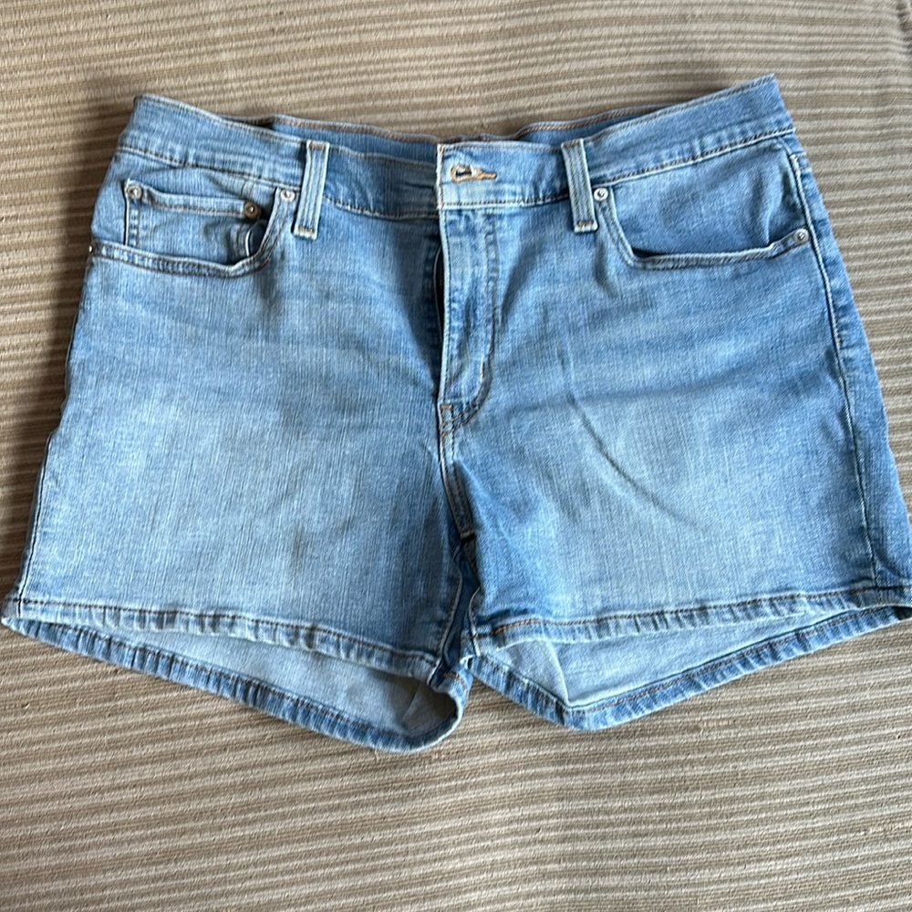 Levi’s Jean shorts size 32